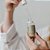 Sérum Facial: Rico em ácido hialurônico, Niacinamida e D-Pantenol, suaviza linhas finas, hidratação imediata e efeito firmador - Imagem 4