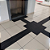 Piso tátil PVC Direcional Preto 25x25 cm - Imagem 1