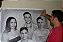 A SUA ENCOMENDA DE RETRATO REALISTA A LÁPIS, COM QUATRO PESSOAS NO QUADRO, TAMANHO 66/96 cm. - Imagem 6