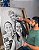 A SUA ENCOMENDA DE RETRATO REALISTA A LÁPIS, COM TRÊS PESSOAS NO QUADRO, TAMANHO 66/96 cm. - Imagem 3