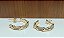 Brinco Argola Semi Aberta com Detalhes Zircônia Banhado em Ouro 18 k. - Imagem 1