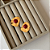 Brinco Escultural  Banho de Ouro 18K com Resina Nude ou Burgundy - Imagem 2