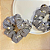 Scrunchie Xadrez com Margaridas - Imagem 7