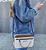 MK - Bolsa Transversal Crossbody Jet Set Média com logo MK Vanilla - Imagem 4