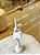 Escultura Em Resina Branca Menina Com Balao Dourado - Imagem 3