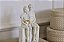 Escultura Casal Poliresina - 22x10,5x7,5cm - Tuut - Imagem 4