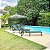 Kit 2 Espreguiçadeiras Piscina Amélia Tela Sling Braços de Madeira + Mesa Lateral - Imagem 8