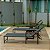 Kit 2 Espreguiçadeiras Piscina Amélia Tela Sling Braços de Madeira + Mesa Lateral - Imagem 9