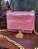 BOLSA LUIZA BARCELOS PEQUENA BARBICACHO CENTRAL PAETÊ ROSA - Imagem 1