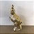 ESCULTURA CACATUA DOURADA EM CERAMICA - Imagem 1