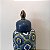 POTICHE COM TAMPA ARABESCOS AZUL E AMARELO DE CERAMICA. - Imagem 3