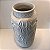 VASO BRANCO DE CERAMICA COM DETALHES ARABESCOS. - Imagem 5