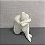 ESCULTURA DECORATIVA MULHER DE RESINA BRANCA 15X14cm - Imagem 1
