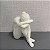 ESCULTURA DECORATIVA MULHER DE RESINA BRANCA 15X14cm - Imagem 4