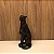 ESCULTURA LEOPARDO SENTADO DE RESINA PRETO - Imagem 1
