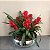 ARRANJO DE MESA COM TULIPAS VERMELHAS E CACHEPOT PRATA EM VIDRO 49CM - Imagem 1