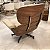 COJUNTO POLTRONA E PUFF CHARLES EAMES  COURO NUDE E MADEIRA - Imagem 2