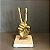ESCULTURA PAZ E AMOR EM ALUMINIO DOURADA COM BASE EM MARMORE 21X11CM - Imagem 4