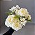BUQUE ROSAS BRANCAS COM FOLHAS - Imagem 2