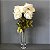 BUQUE DE ROSAS BRANCAS COM FOLHAS VERDES - Imagem 1