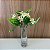 BUQUE MINI FLORES BRANCAS 34CM - Imagem 1