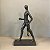 ESCULTURA DE CERAMICA HOMEM ANDANDO PRETO - Imagem 2