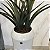 ARRANJO DE CHAO BROMELIA COM VASO DE FIBRA BRANCO 1,37M - Imagem 2