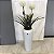 ARRANJO DE CHAO BROMELIA COM VASO DE FIBRA BRANCO 1,37M - Imagem 1