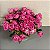 ARRANJO COM FLORES ROSAS EM VASO DE CERAMICA - Imagem 2