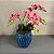 ARRANJO COM 2 MINI ORQUÍDEAS ROSA E VASO DE CERAMICA AZUL ALTO - Imagem 1