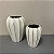 VASO DECORATIVO DE CERAMICA BRANCO COM LISTRAS DOURADA MÉDIO - Imagem 2