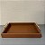 BANDEJA DECORATIVA EM MADEIRA COM REVESTIMENTO MARROM EM PU E METAL DOURADO M - Imagem 1