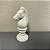 ESCULTURA XADREZ 20CM - Imagem 1