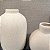 VASO I OFF WHITE BOJUDO COM TEXTURA PINTINHAS PRETAS 20CM - Imagem 5
