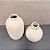 VASO II OFF WHITE BOJUDO COM TEXTURA PINTINHAS PRETAS 15CM - Imagem 3