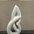 ESCULTURA KISS EM RESINA BRANCO G 39x15cm M 30x12cm - Imagem 6