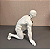 ESTATUETA ATLETA EM RESINA BRANCO 26x26x24cm - Imagem 2