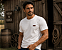 Camiseta Aroeira Off Gola O - Couro - Imagem 2