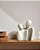 Enfeite Decorativo Estátuas Casal Off-White em Cerâmica - Imagem 1