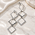 Brinco - BRINCO QUADRADOS PENDENTES COM MOVIMENTO PINO E TARRAXA 60 X 22mm PALADIO - Imagem 1