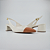 Scarpin Slingback Off White Verniz Salto Bloco Recorte Bico Caramelo - Imagem 4