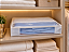 Organizador Protetor Lençol Toalha Tnt Com Visor Transparente Branco 38x50x07cm - Imagem 1