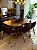 CONJUNTO MESA ORGÂNICA C/ BASE RIPADA 180X100 + 6 CADEIRAS AGATHA MARROM - Imagem 8
