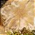 Centro de mesa flor com detalhes na cor ouro - Imagem 4