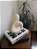 Escultura Abstrata em Poliresina Off White - Imagem 2