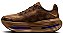 TÊNIS NIKE VOMERO PREMIUM FLAT STOUT MARROM - Imagem 3