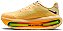 TÊNIS NIKE VOMERO PREMIUM ALABASTER AMARELO - Imagem 3