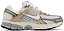 TÊNIS NIKE AIR ZOOM VOMERO 5 METALLIC PEWTER GOLD - Imagem 1