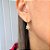 Brinco Argolinha Chapinha de Flor Folheado A Ouro 18k - Imagem 3
