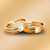 PAR DE ALIANÇAS DE CASAMENTO, OURO 18K, ANATÔMICA FRISOS com DIAMANTE - Imagem 1